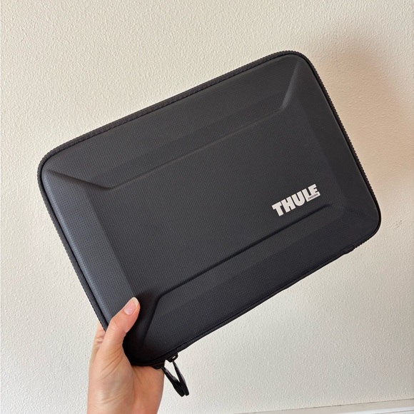 Thule Gauntlet Sleeve MacBook® Pro 14" Laptop Hardshell Case - Picture 1 of 4